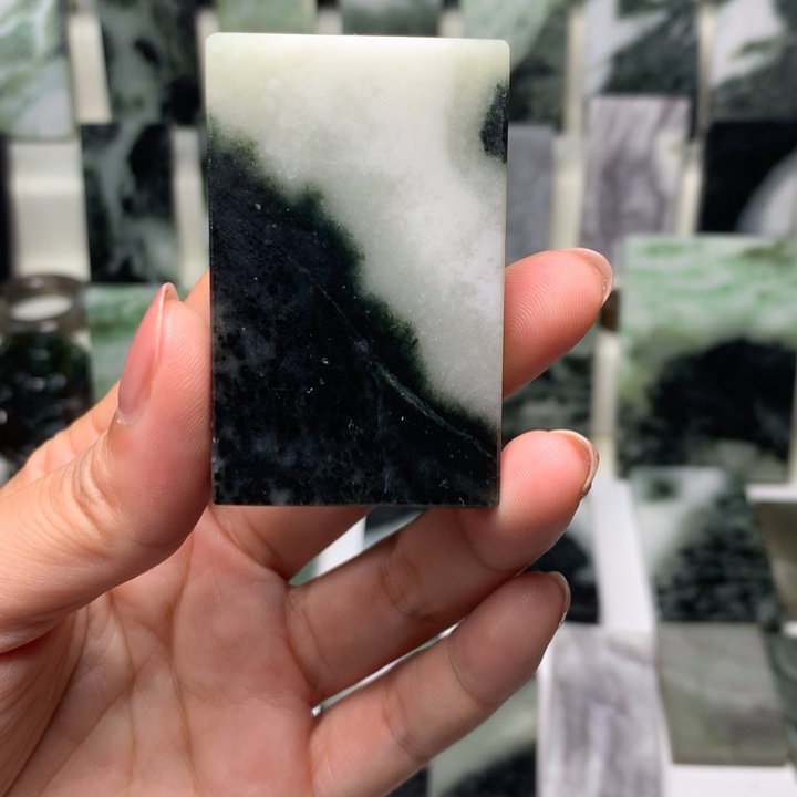 独山玉颈饰未镶嵌