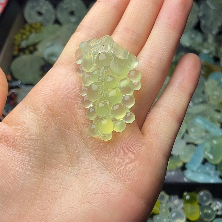 蛇纹石玉合金颈饰葡萄