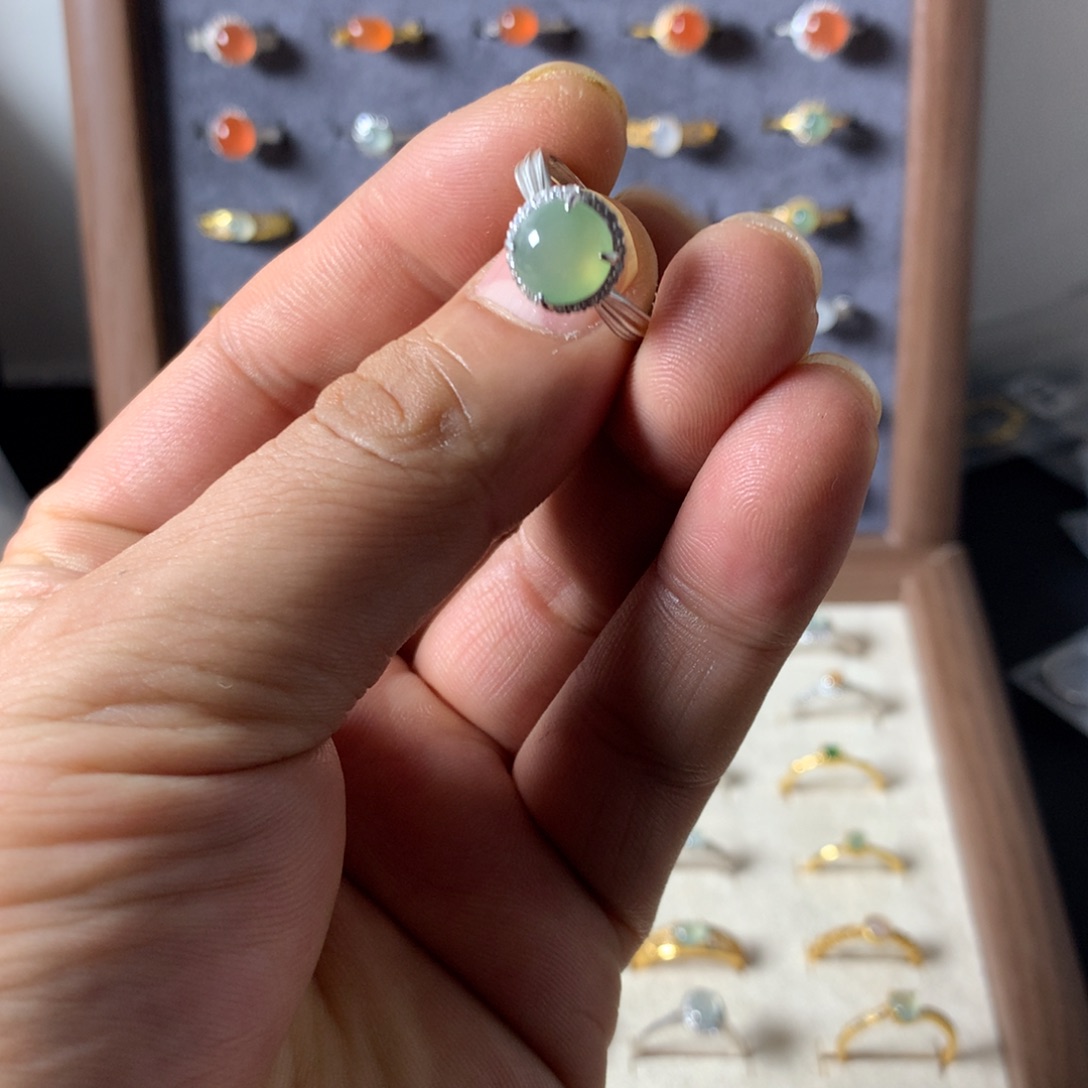 大***女翡翠未镶嵌戒指934