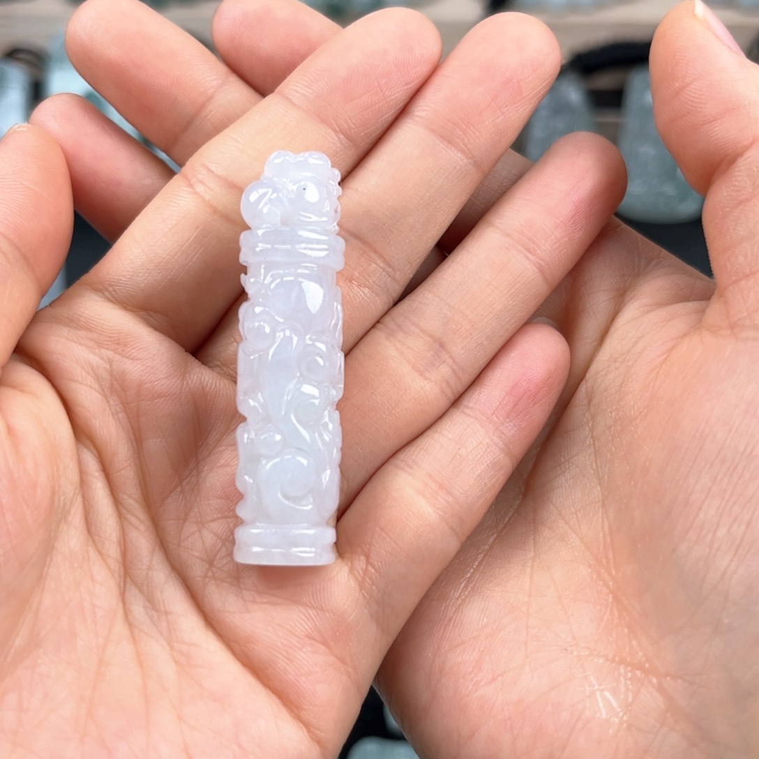 翡翠颈饰未镶嵌龙柱