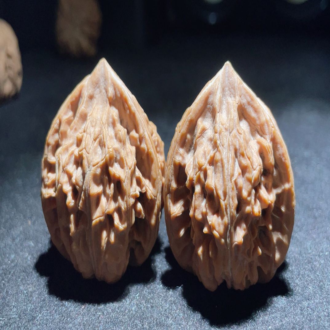 文玩核桃玉龙粗筋三棱