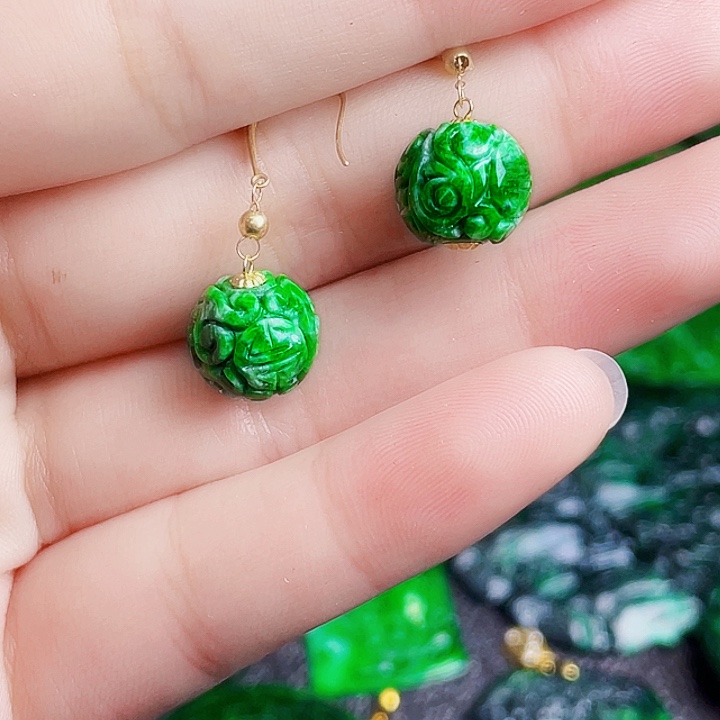 翡翠18K金镶嵌颈饰多样性