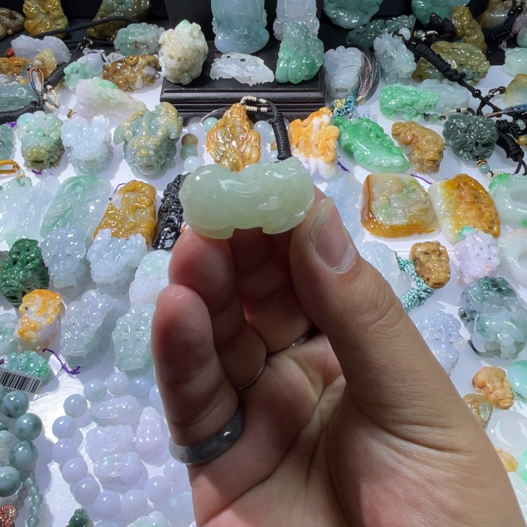 翡翠颈饰未镶嵌天然