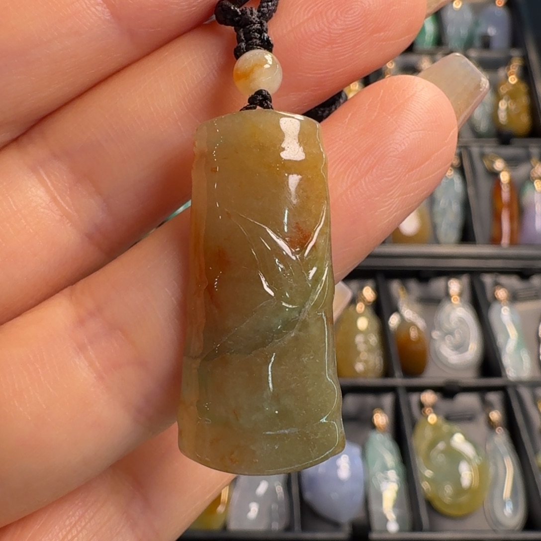 翡翠未镶嵌颈饰竹节（包容））