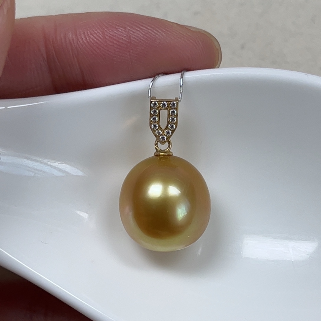 18K金镶嵌吊坠(不含链)海水珍珠13.3mm