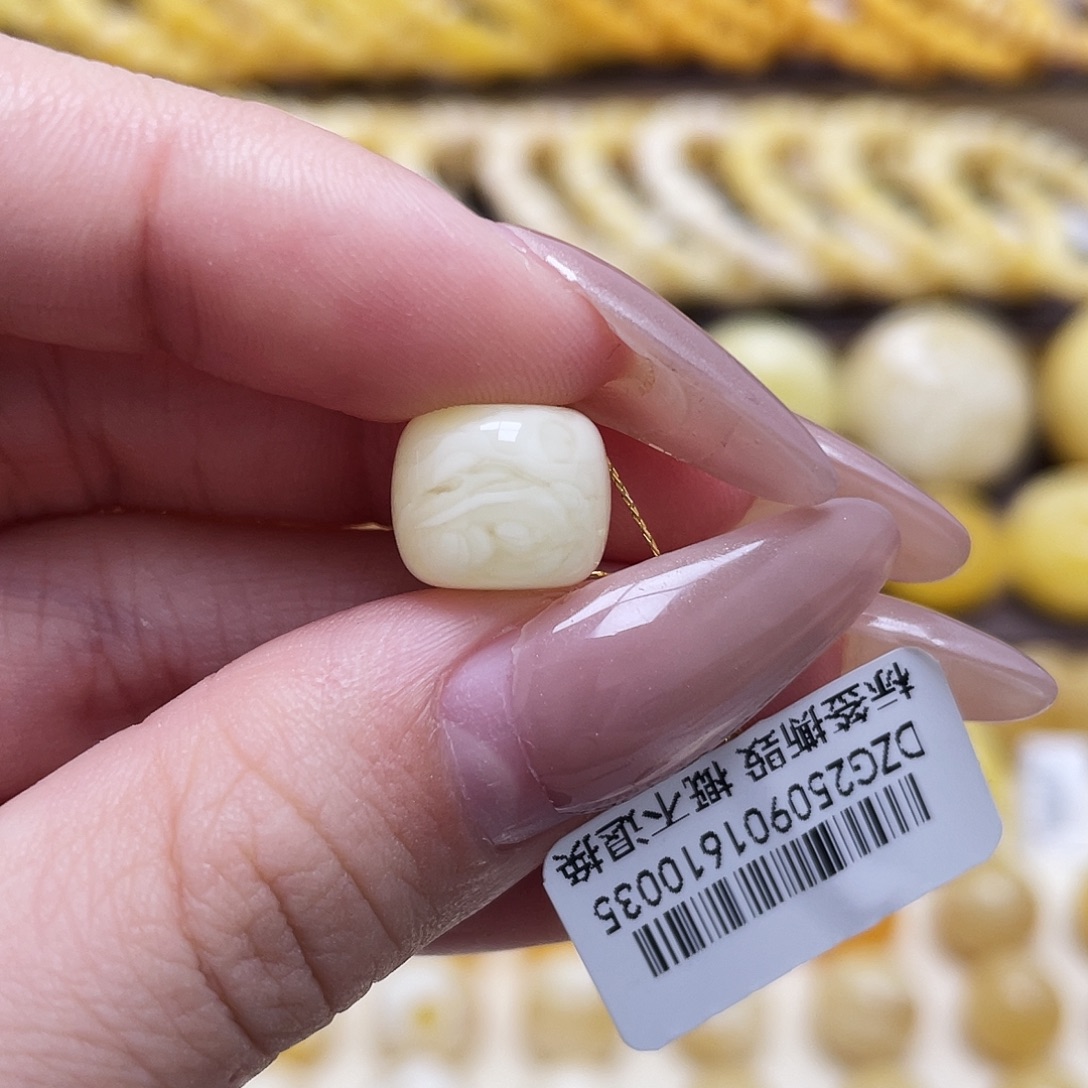 琥珀未镶嵌裸石11.3*9.3mm老型瑕