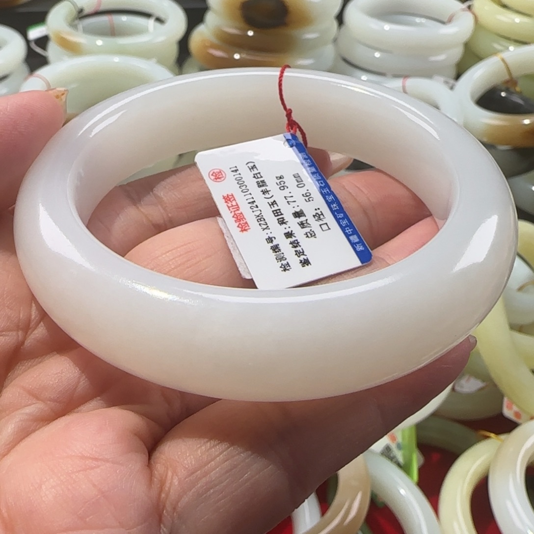 和田玉手镯未镶嵌瑞*?