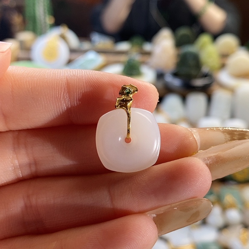 【闪购商品】和田玉吊坠18K金镶嵌