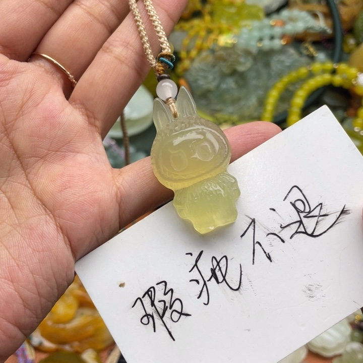 蛇纹石玉未镶嵌颈饰