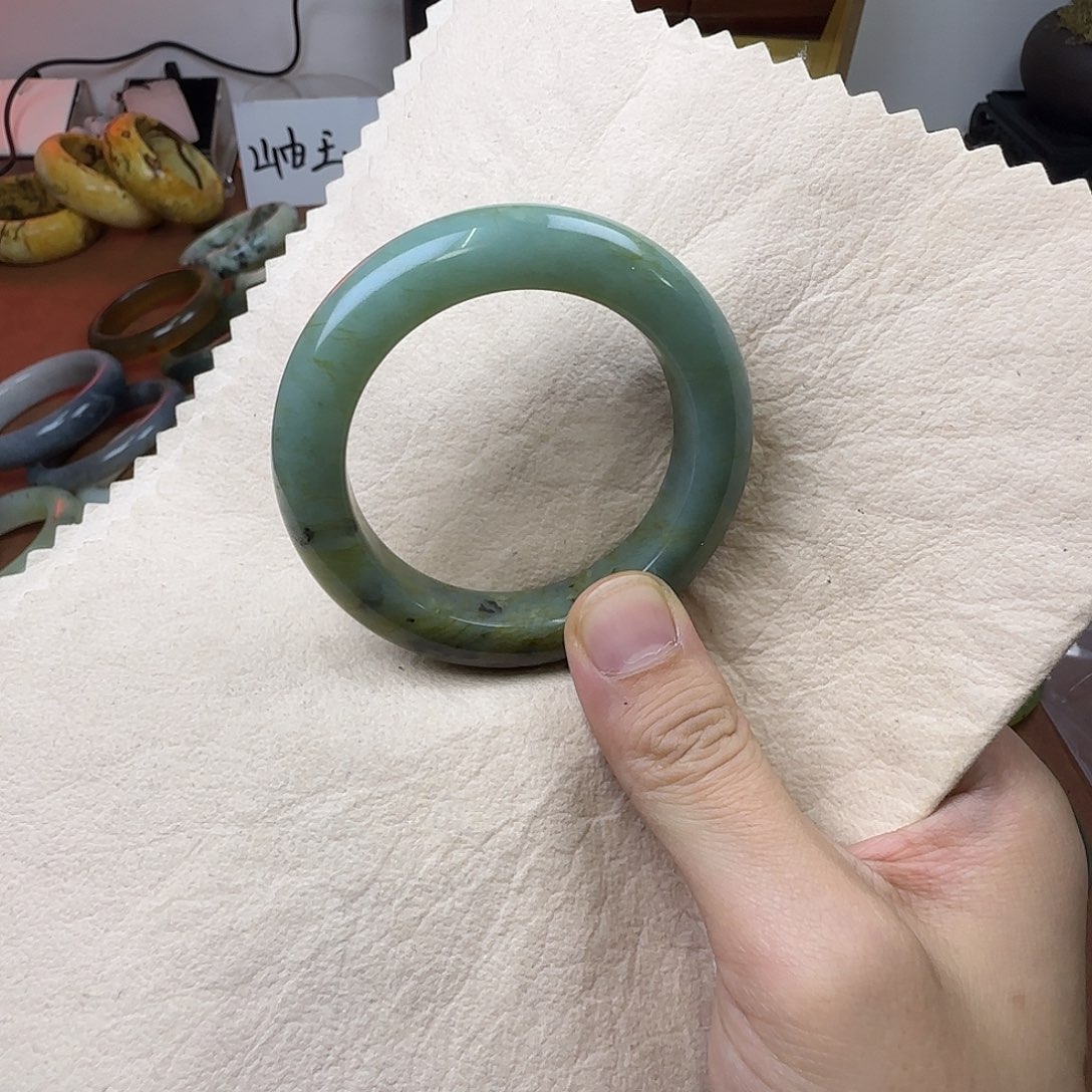 O***H蛇纹石玉未镶嵌手镯