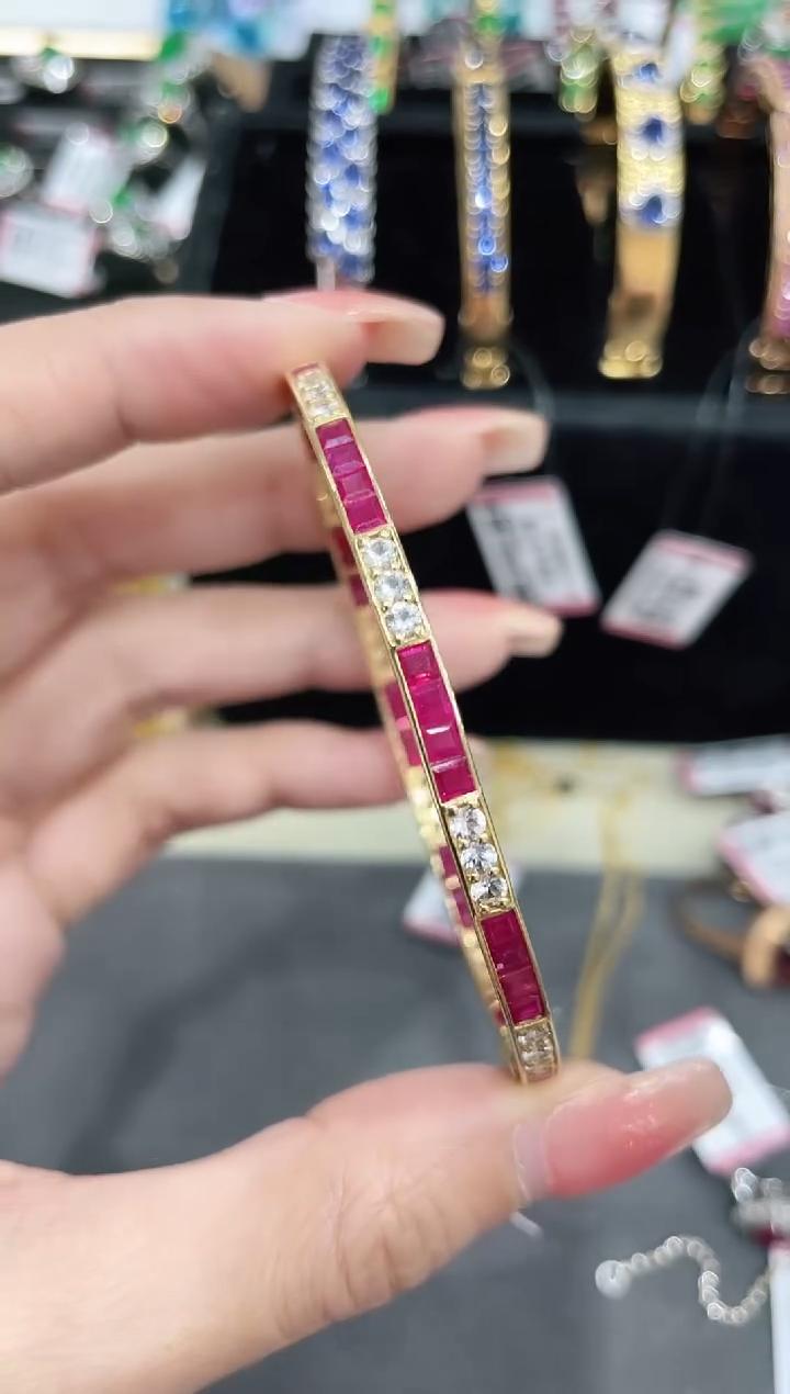 18K金镶嵌天然红宝石手镯【红色恋人】