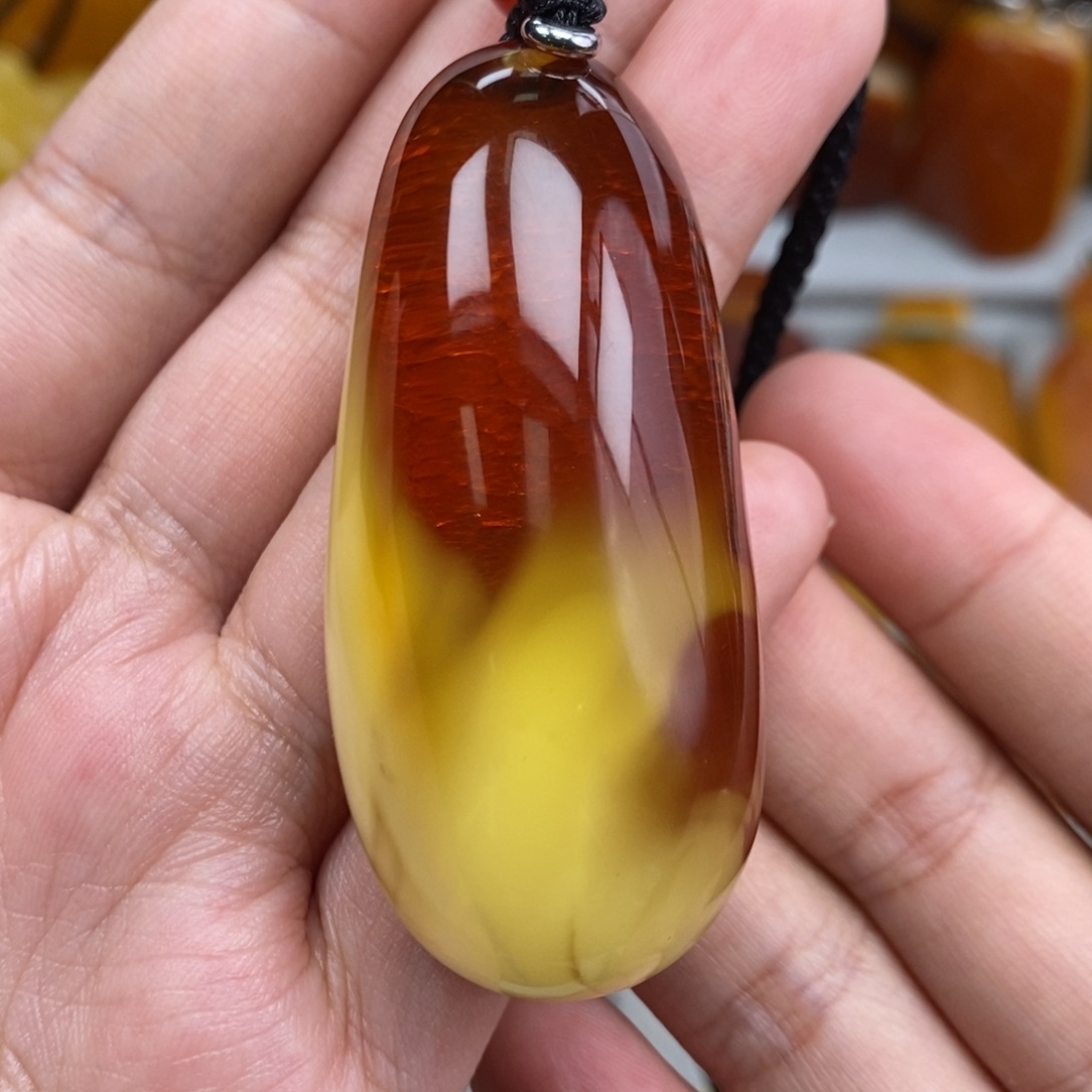 琥珀吊坠(赠链)未镶嵌