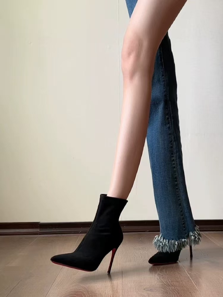 法式黑色绒面红底水钻高跟短靴女秋冬不累脚温柔风细跟弹力瘦瘦靴
