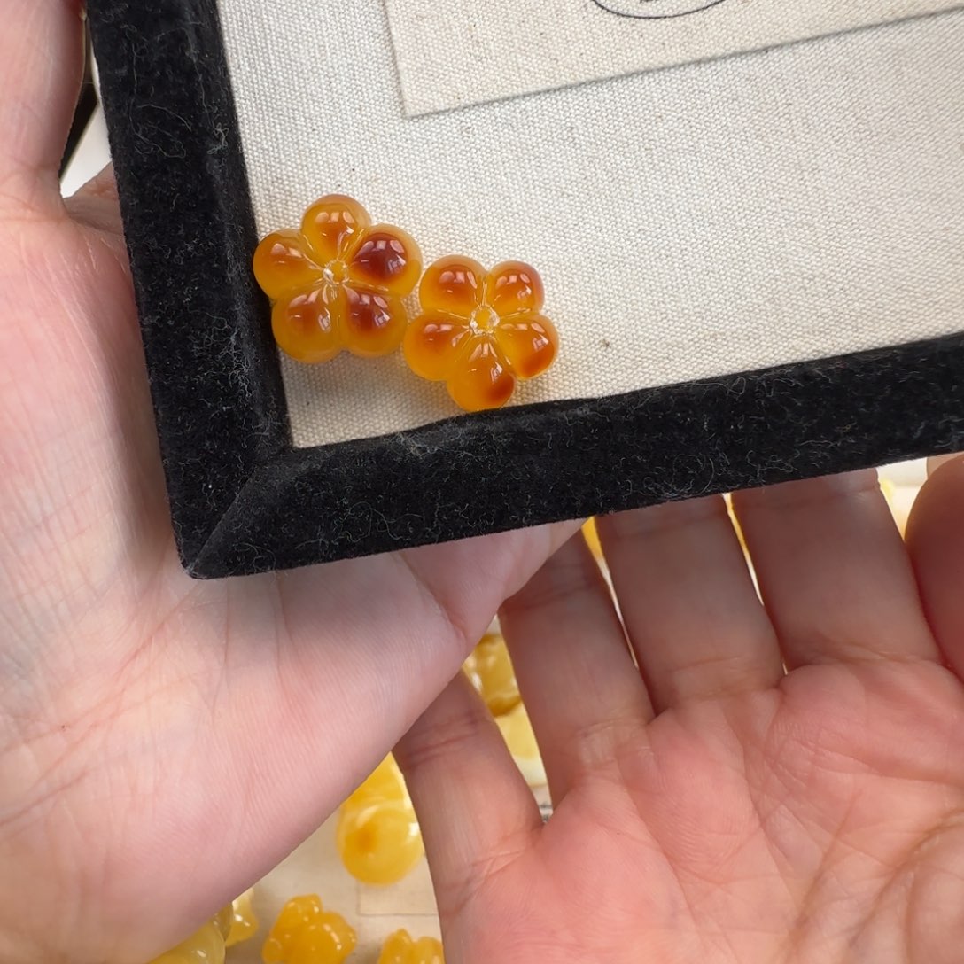 暗****琥珀未镶嵌珠宝奇石