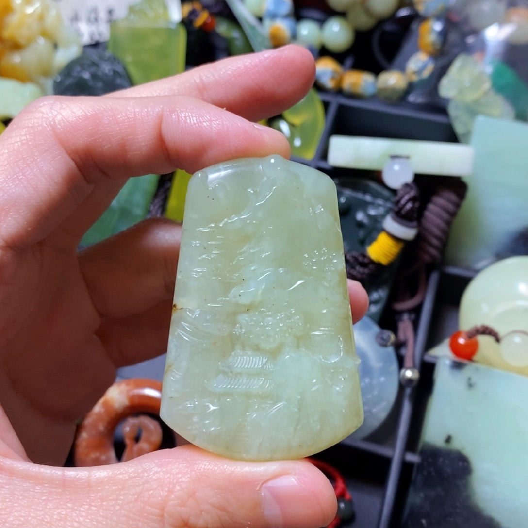 蛇纹石玉未镶嵌颈饰