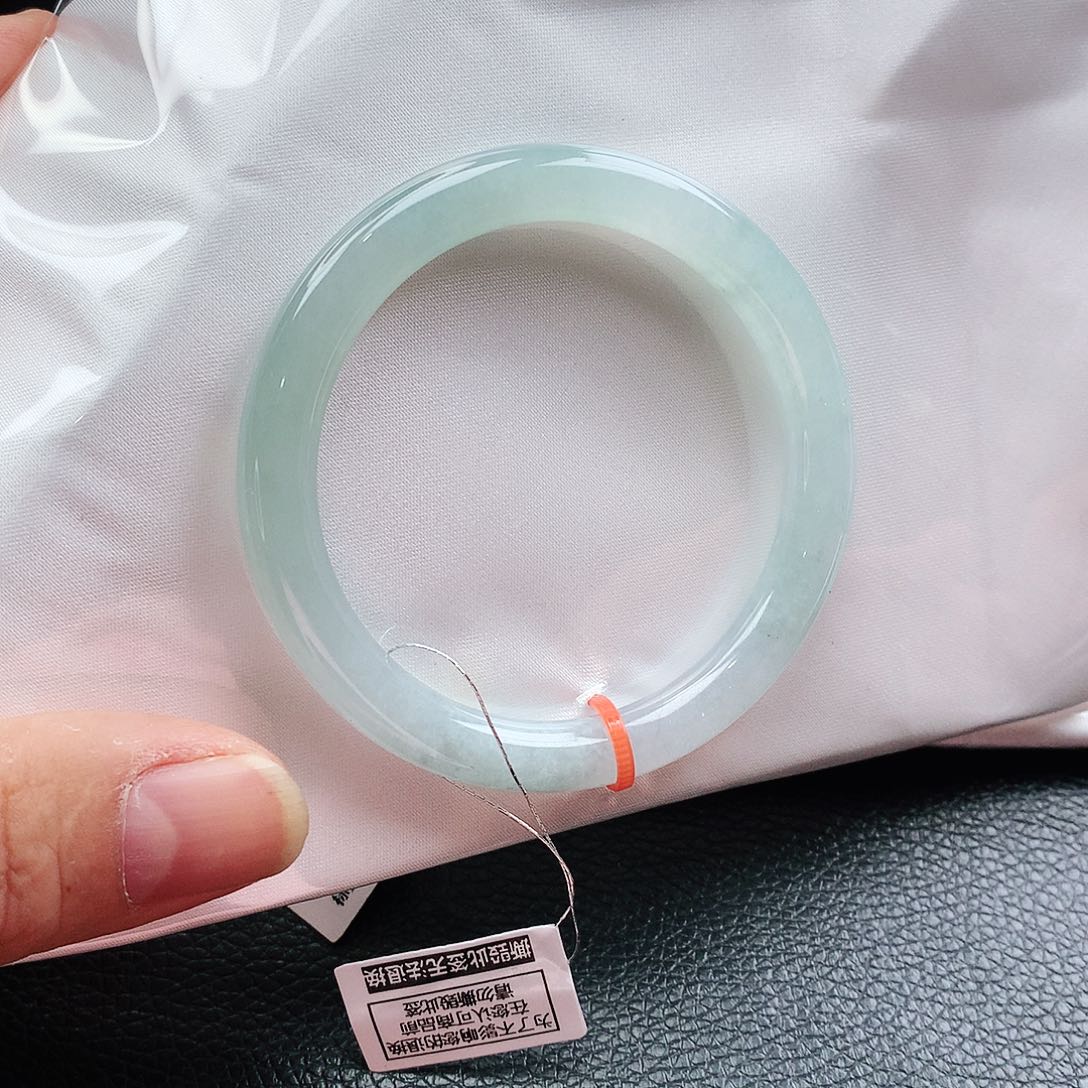 翡翠手镯未镶嵌天然翡翠手镯