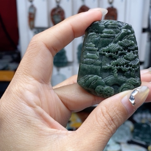 翡翠颈饰未镶嵌翡翠