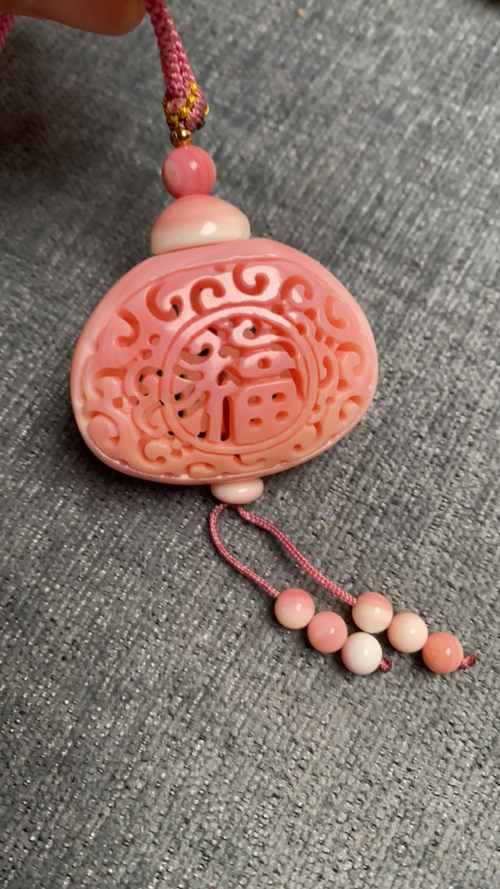非金属珐琅吊坠 天然胭脂,海螺女王精品香囊挂件，精雕镂空设计