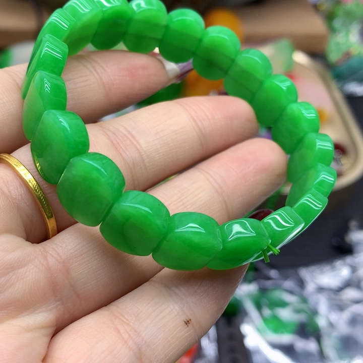 翡翠颈饰未镶嵌吊坠