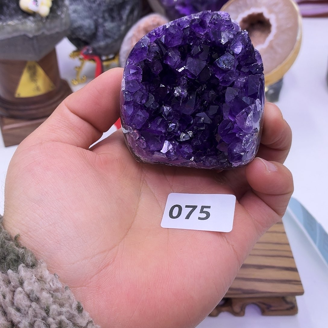 未镶嵌水晶大型摆件（非配饰）