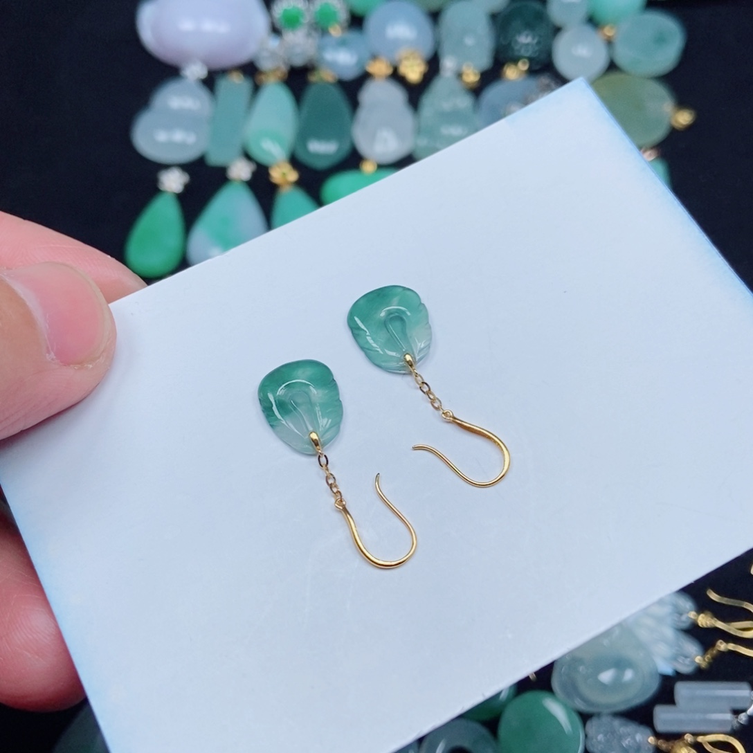 翡翠未镶嵌颈饰羽毛