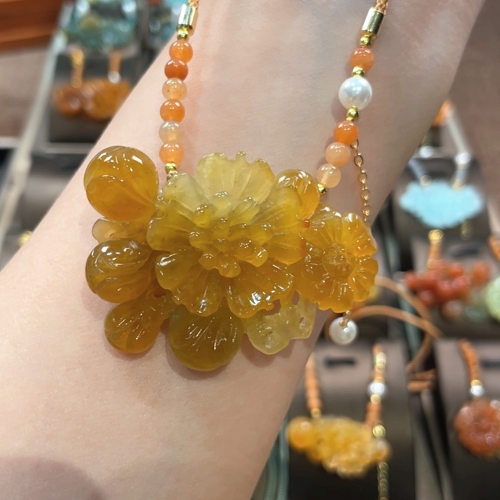 蛇纹石玉吊坠(赠链)未镶嵌