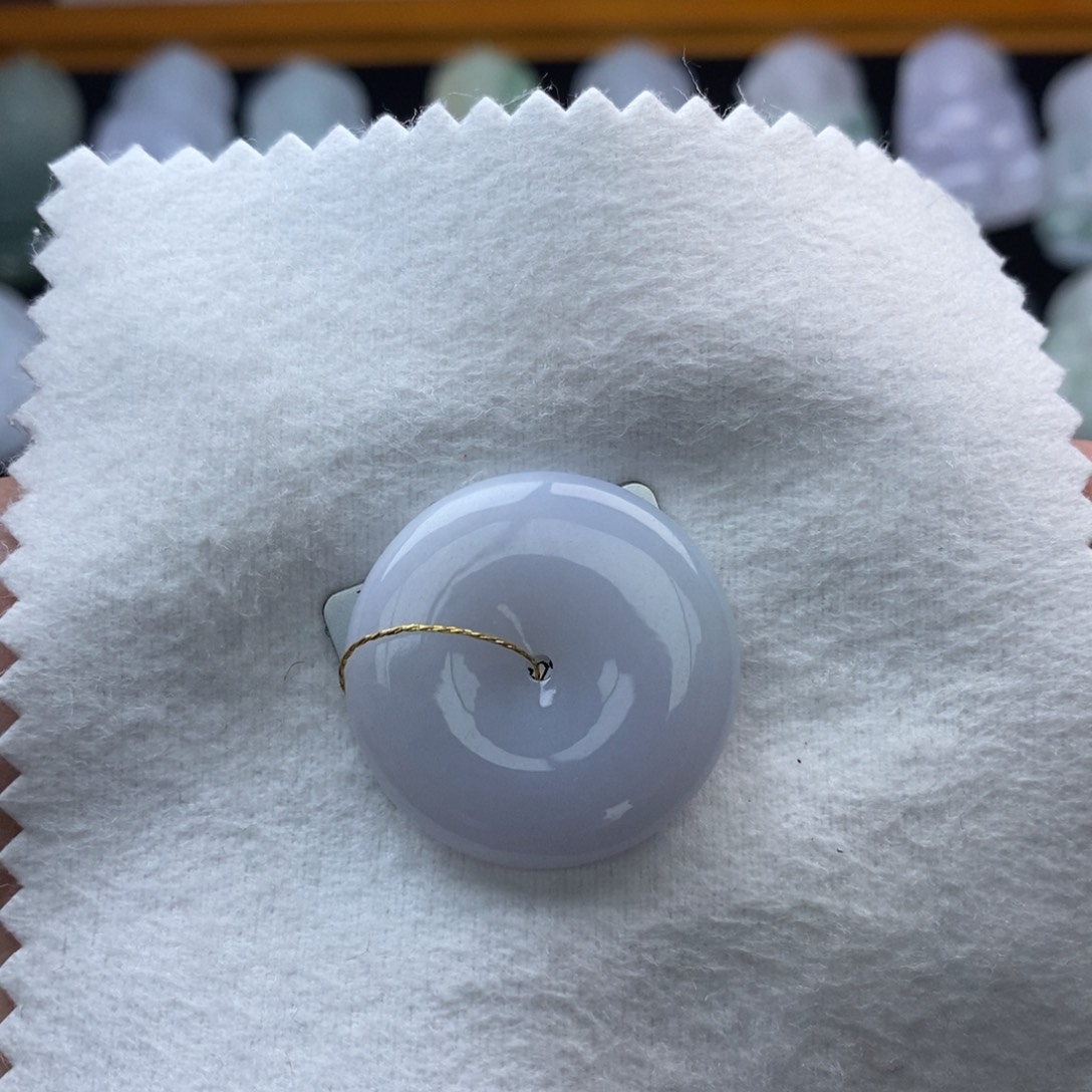 翡翠未镶嵌颈饰平安