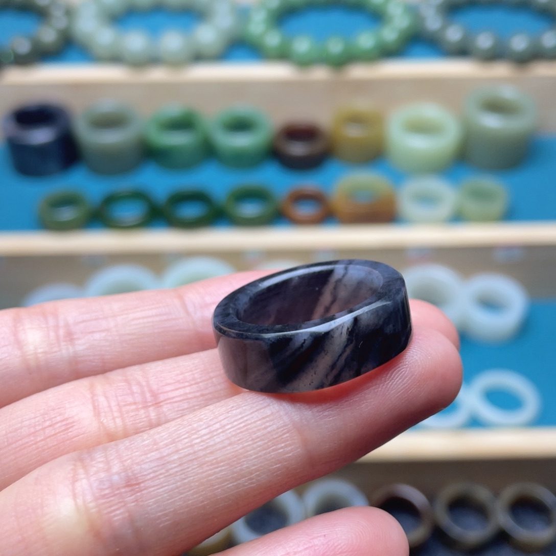 和田玉戒指未镶嵌?