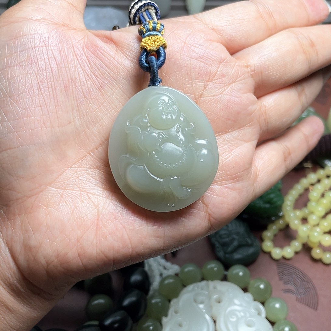 和田玉未镶嵌把件