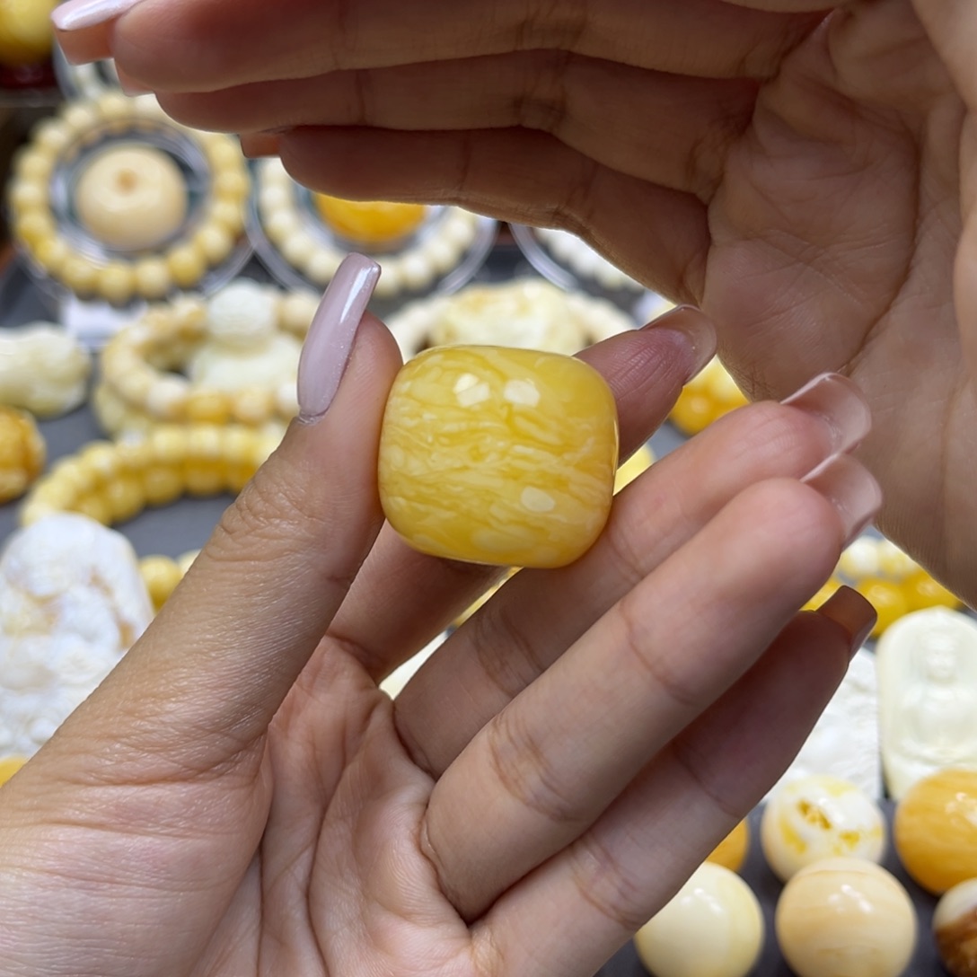 琥珀未镶嵌手串……