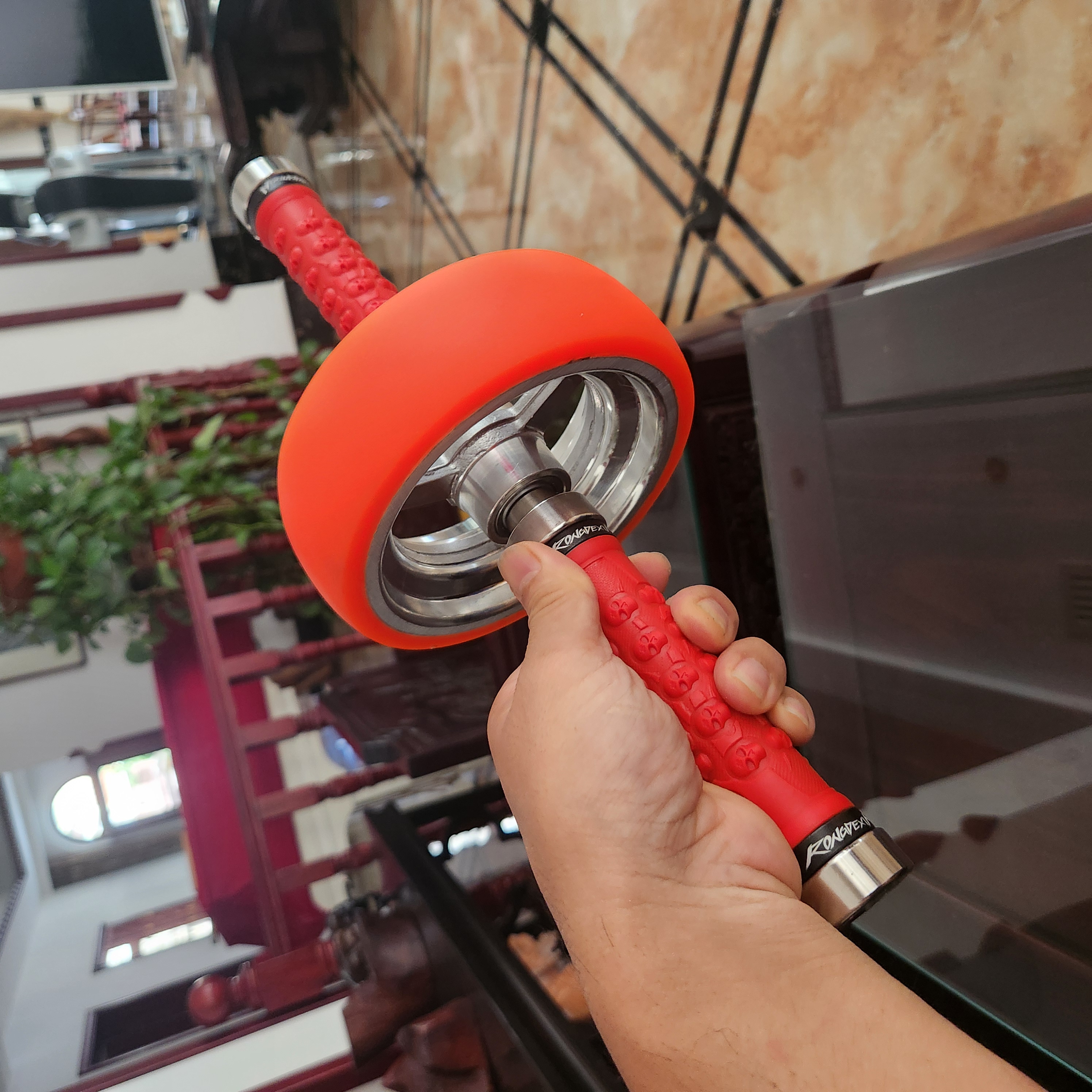 健腹轮进口聚氨酯PU轮面材质，直径15.8，宽50不锈钢手柄单边长度17