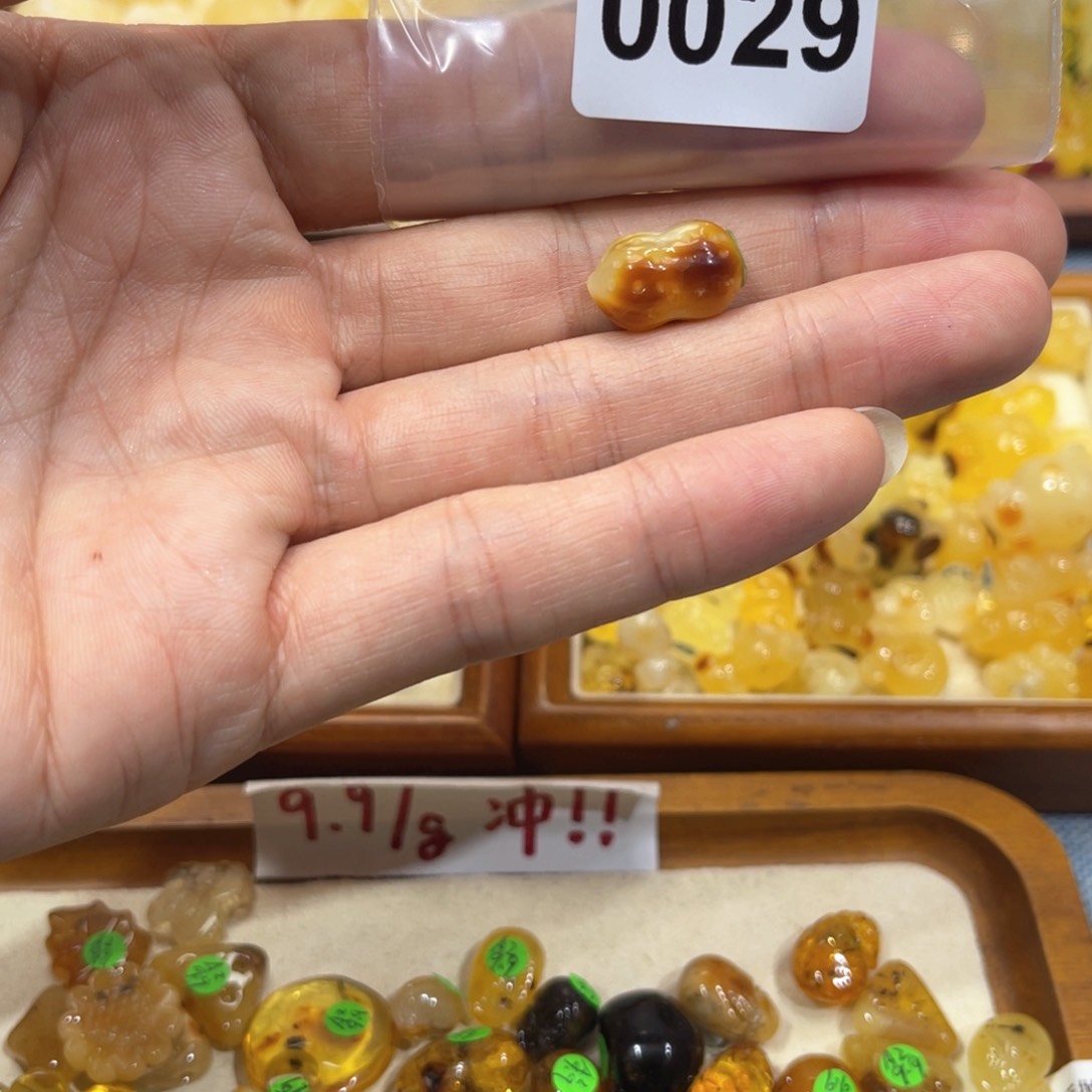 琥珀珠宝奇石未镶嵌