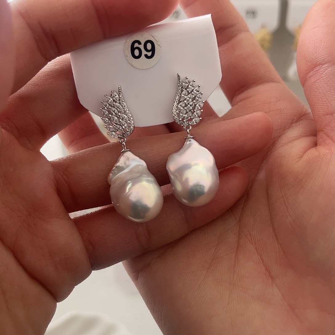 淡水珍珠耳饰银S925镶嵌小****臀