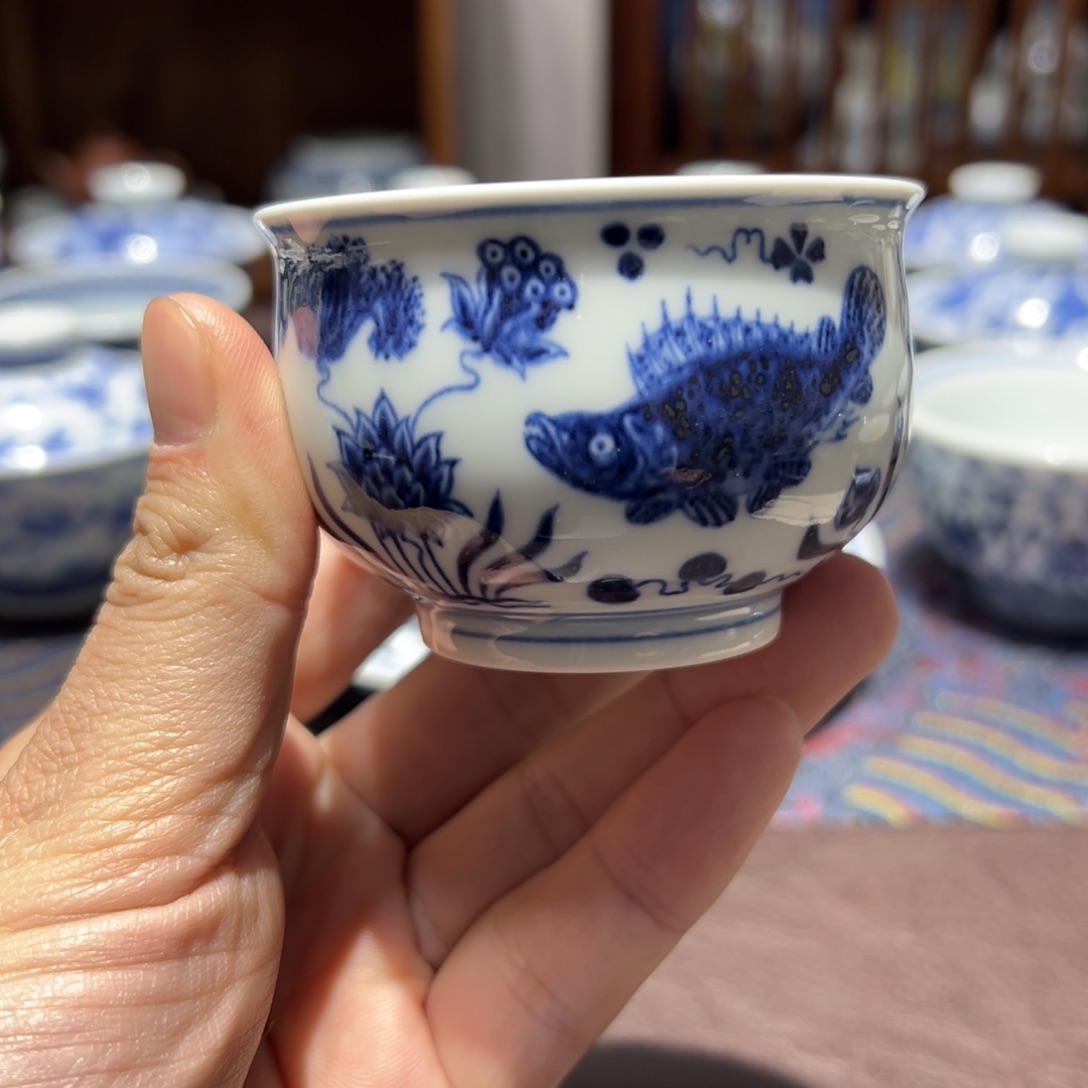 杯青花鱼藻纹炉式杯口径约7.3厘米