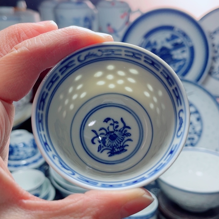 青花玲珑兰花二缸中玩玉底款