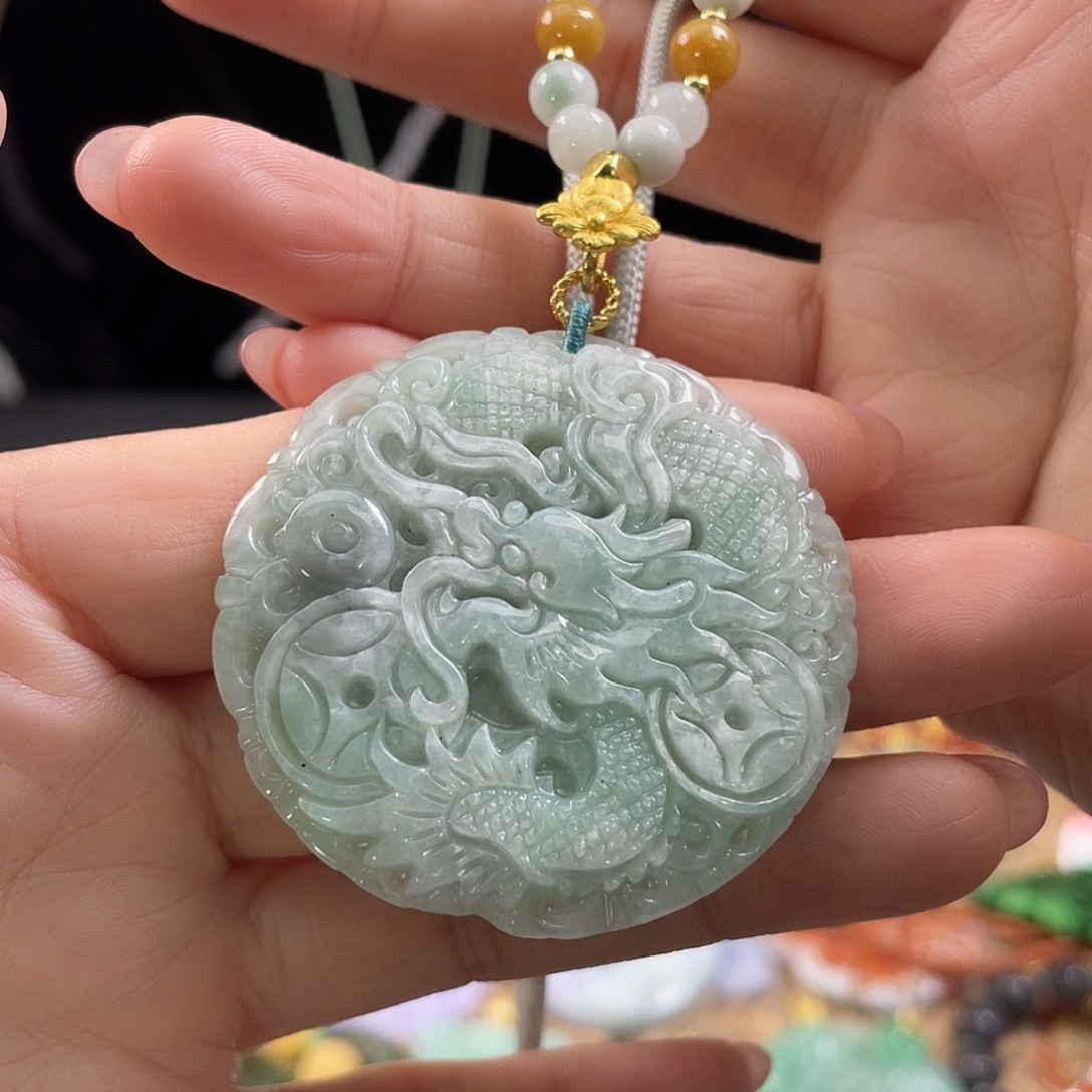 翡翠未镶嵌颈饰待编织