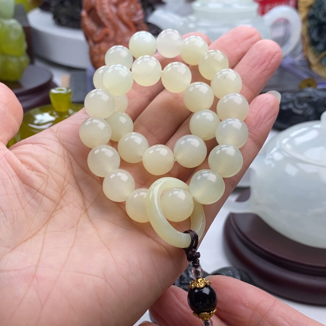 岫玉未镶嵌四大名玉