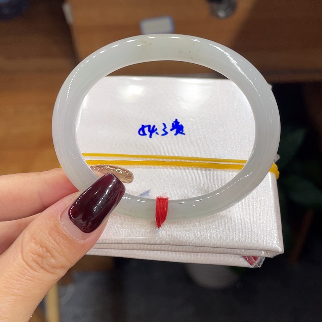 翡翠手镯未镶嵌天然翡翠