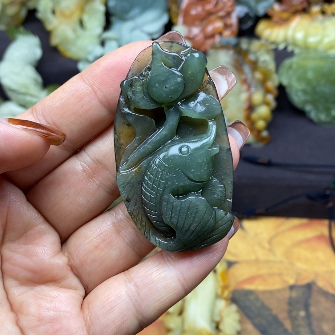 蛇纹石玉颈饰未镶嵌