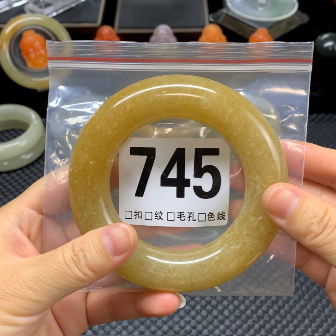 罗***骑石英质玉手镯未镶嵌