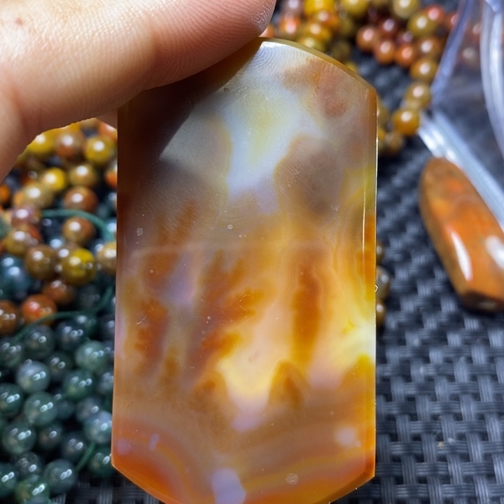 玛瑙/玉髓颈饰未镶嵌山*