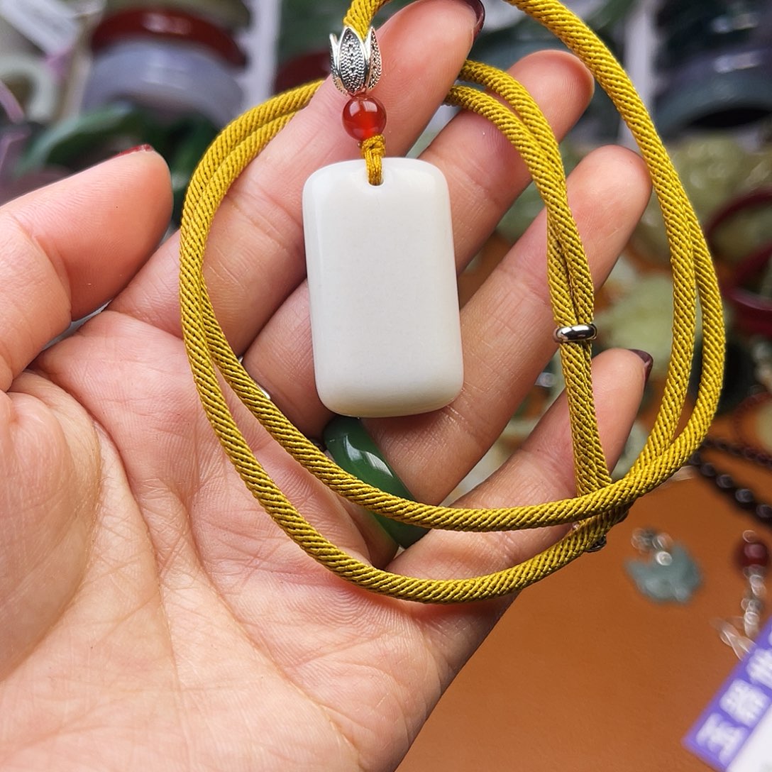 和田玉（糖玉）未镶嵌颈饰