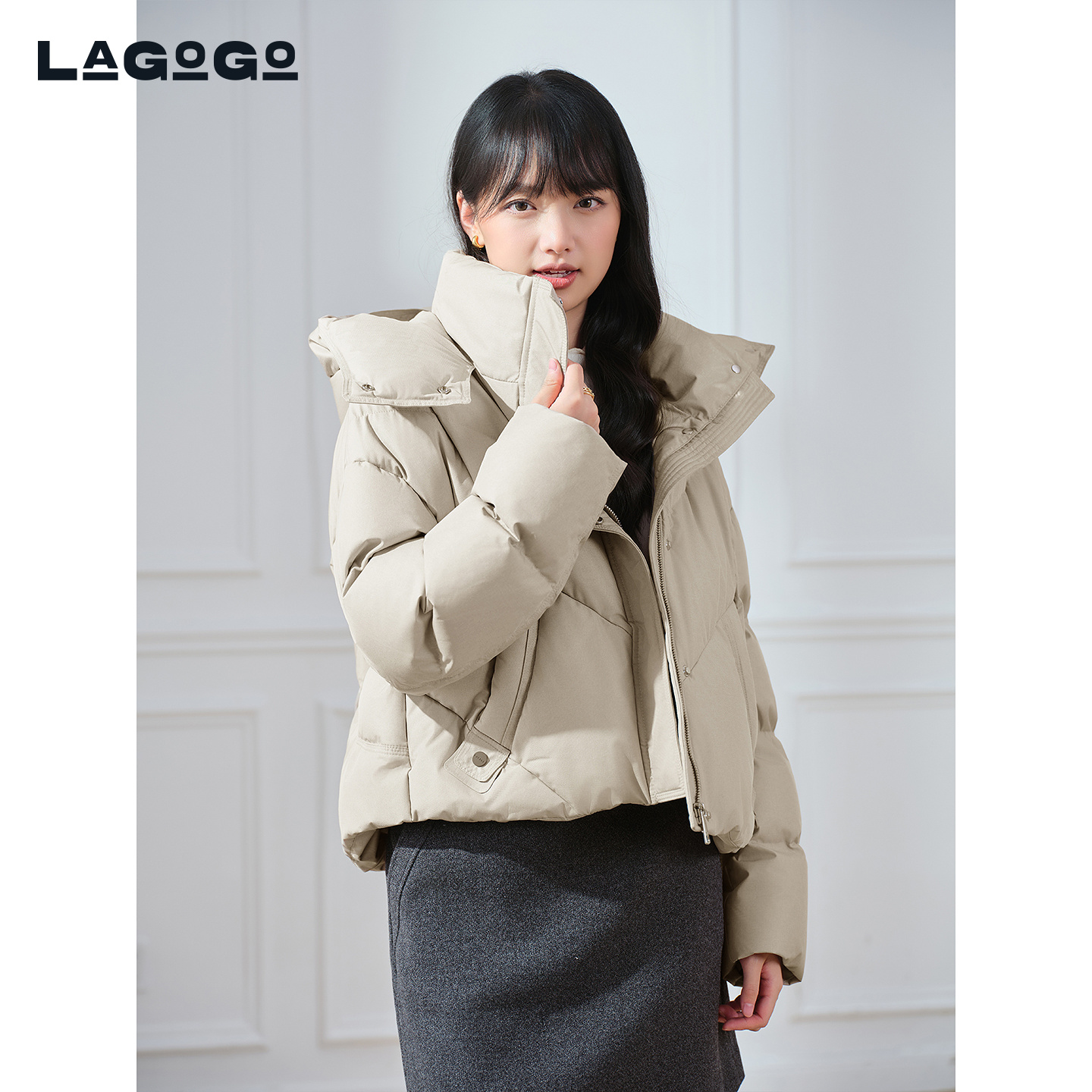 lagogo拉谷谷2025年新款连帽落肩松弛温暖宽松羽绒女OCYY23XA46
