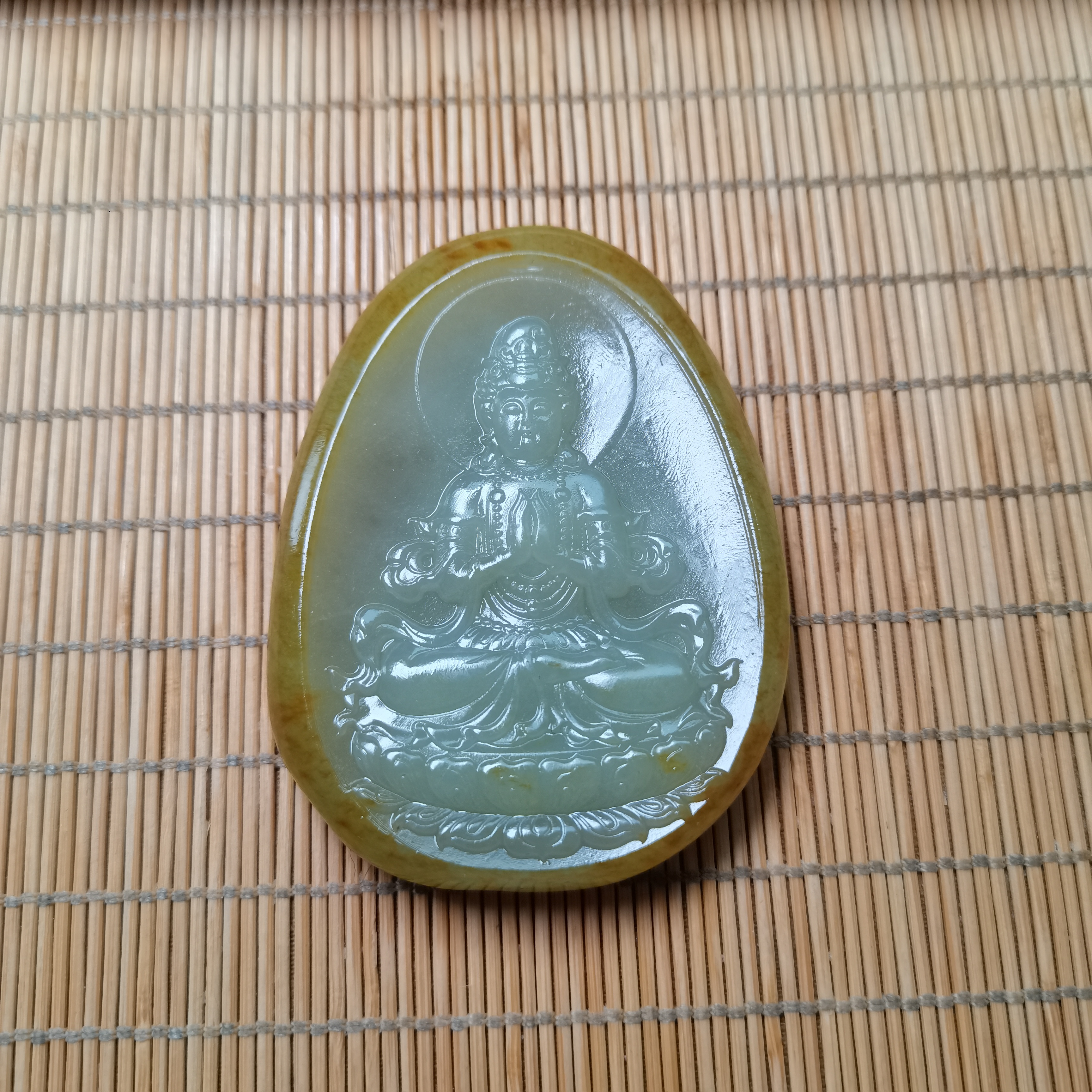新疆和田玉坐观音菩萨119克