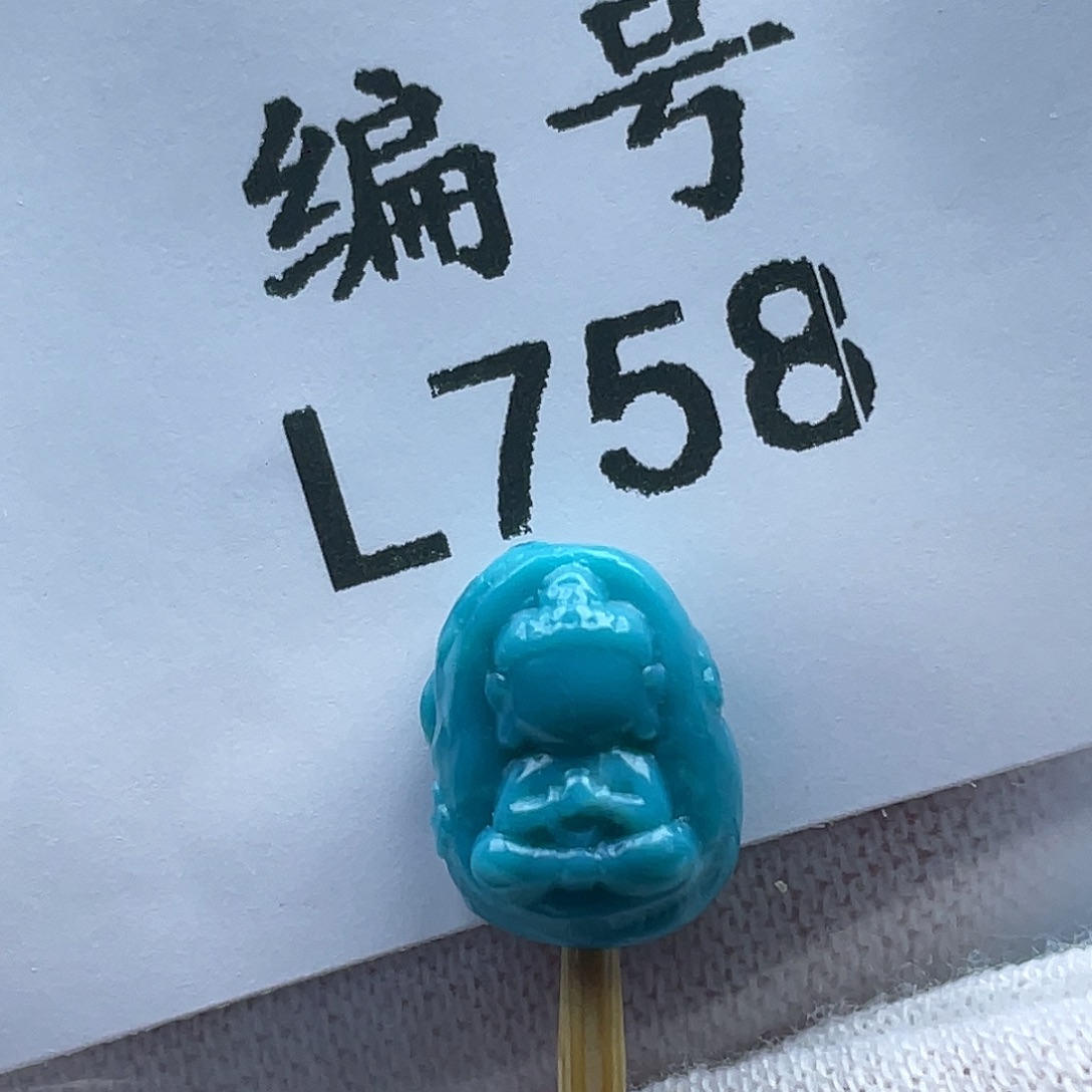 淡***奶绿松石未镶嵌珠宝奇石