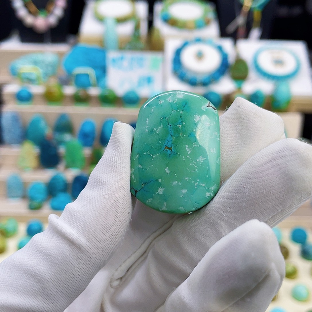 绿松石未镶嵌颈饰