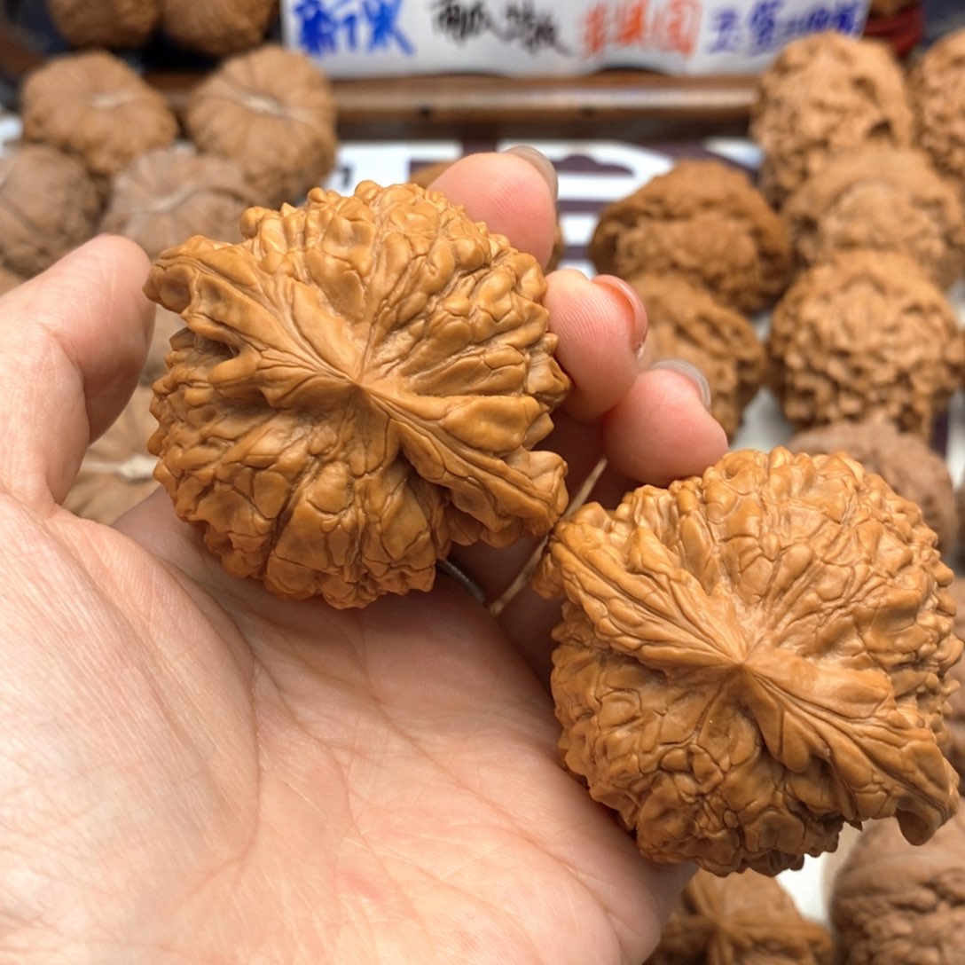 【闪购商品】文玩核桃吊坠54尺精品龙鼎