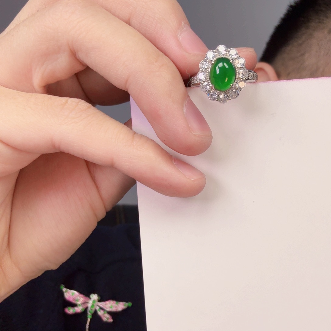 翡翠颈饰未镶嵌一件