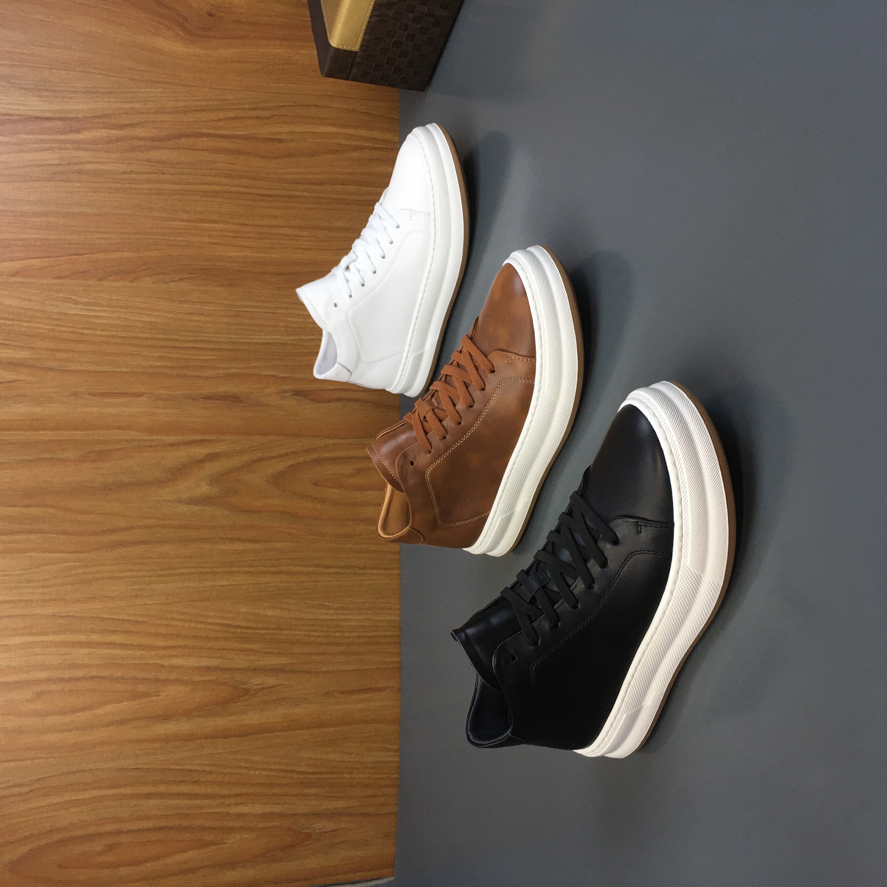 真皮中帮鞋男2025秋季新款头层牛皮百搭休闲软底板鞋潮流中邦男鞋