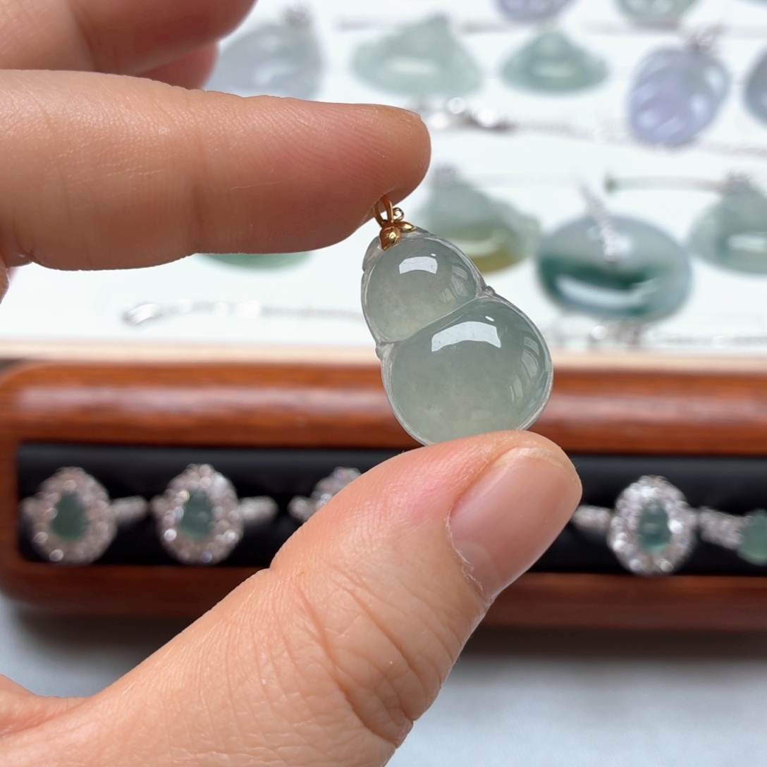 翡翠18K金镶嵌颈饰翡翠葫芦